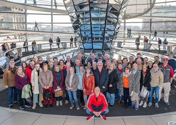 Am Tag nach der Bundestagwahl: Christoph Schmid mit Besuchergruppe aus dem Wahlkreis in Berlin